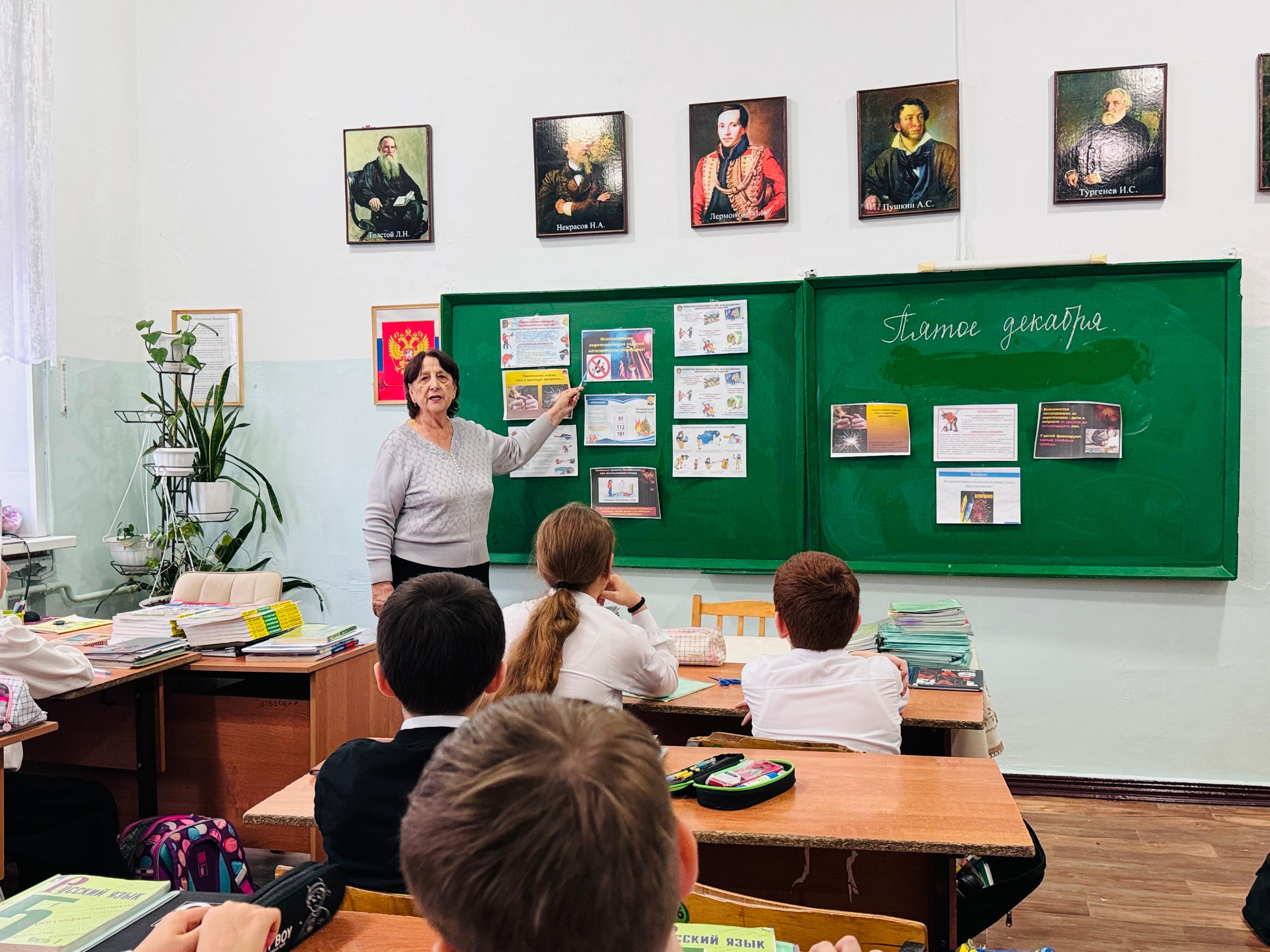 Беседы  по теме: «Осторожно, пиротехника! Безопасный Новый год!»..