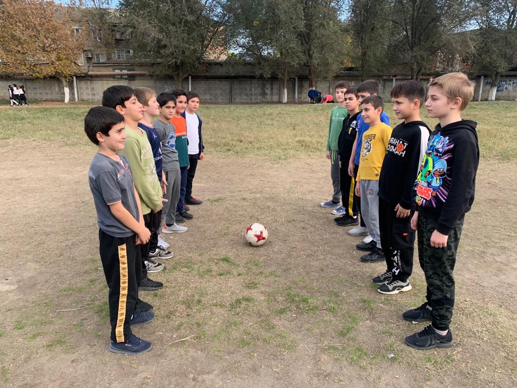 Школьный этап футбольной лиги среди 4 классах.