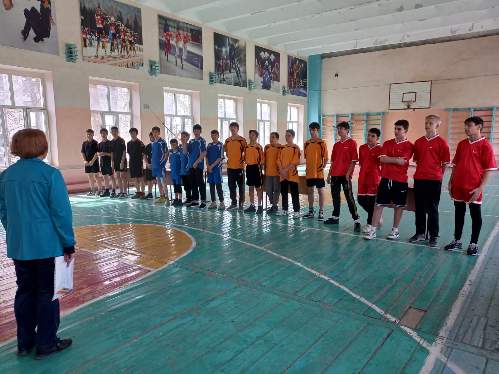 Спортивно- интеллектуальный турнир « Футбол в школе»  .