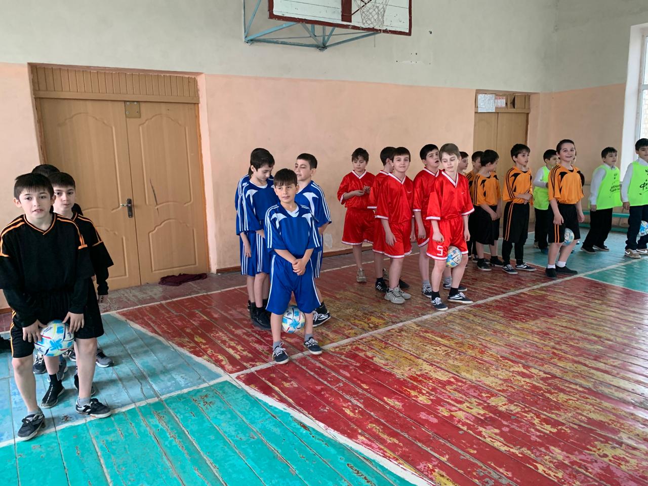 Спортивно- интеллектуальный турнир « Футбол в школе».